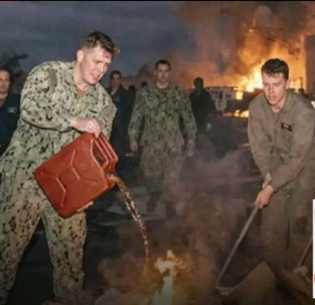 هل أشعل الجنود الأمريكيون النار في حاملة الطائرات جيرالد فورد ؟